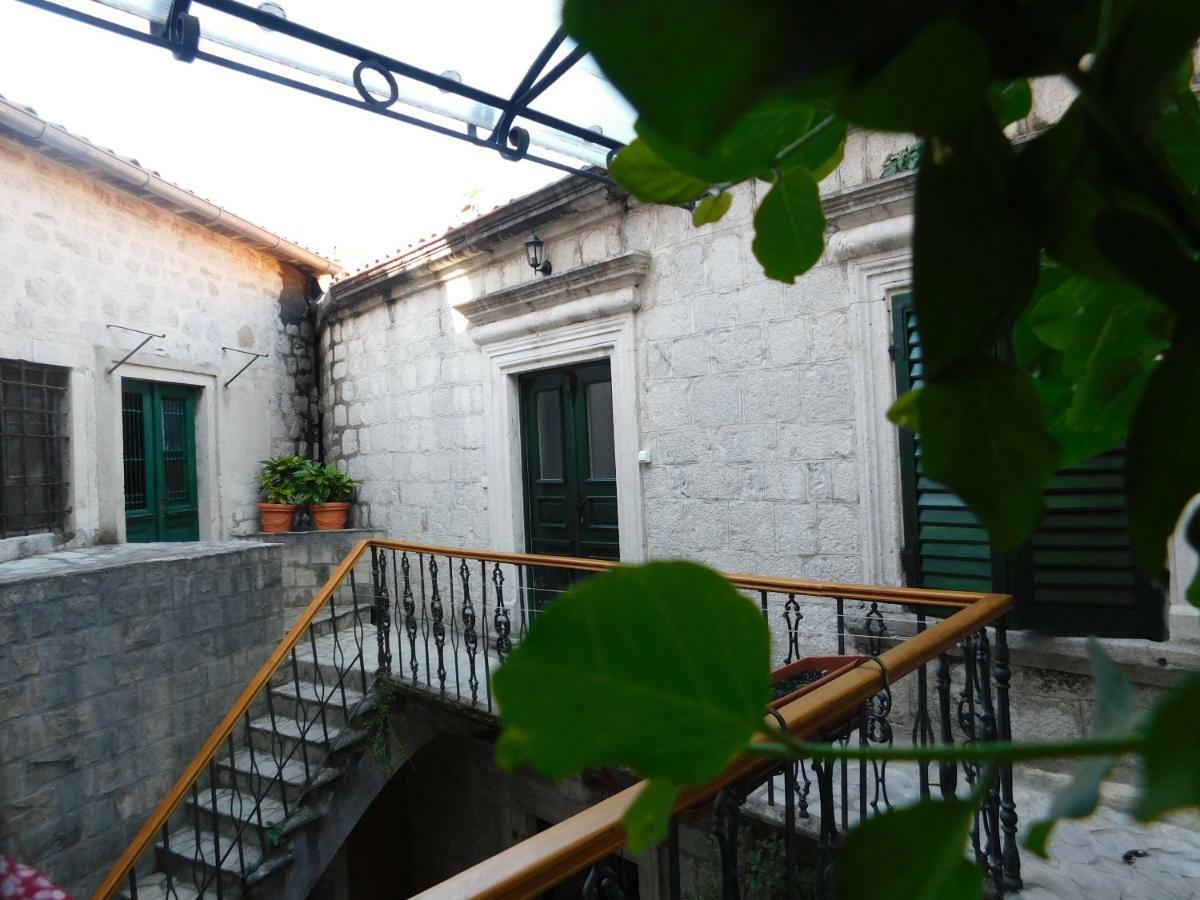 P.S. Cattaro Apartments Bagian luar foto