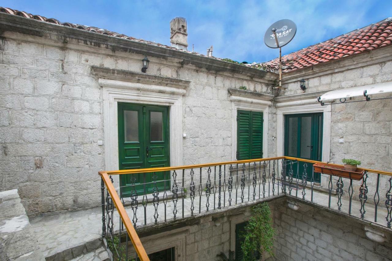 P.S. Cattaro Apartments Bagian luar foto