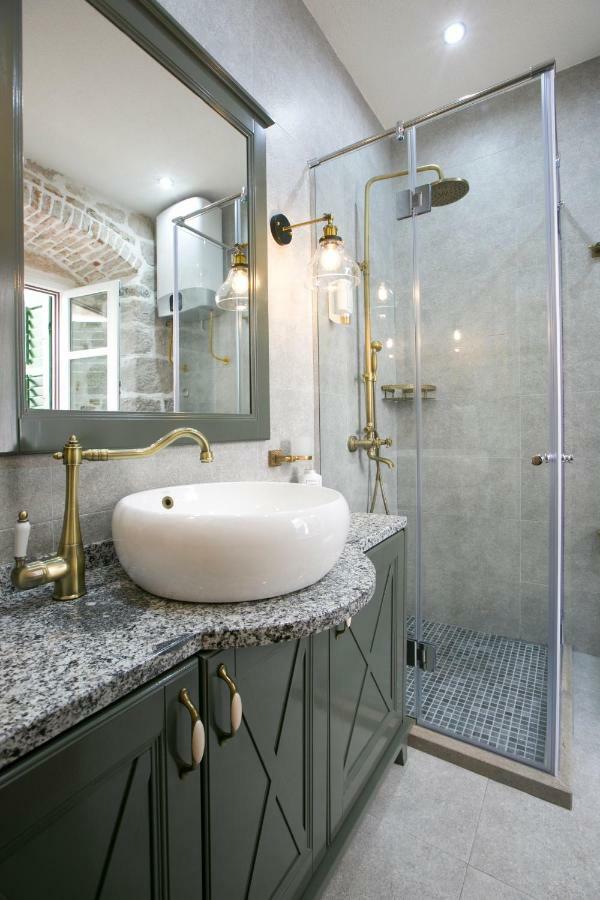 P.S. Cattaro Apartments Bagian luar foto